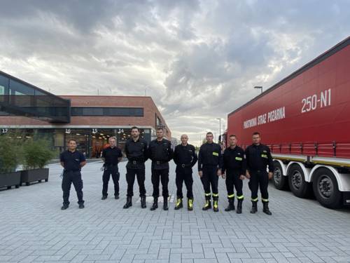 Sechs Einsatzkräfte unserer Partnerfeuerwehr aus Poznan machten auf dem Weg nach Rheinland-Pfalz Zwischenstation zur Übernachtung in der Feuer- und Rettungswache 1 und wurden von der Wachabteilungsleitung begrüßt.